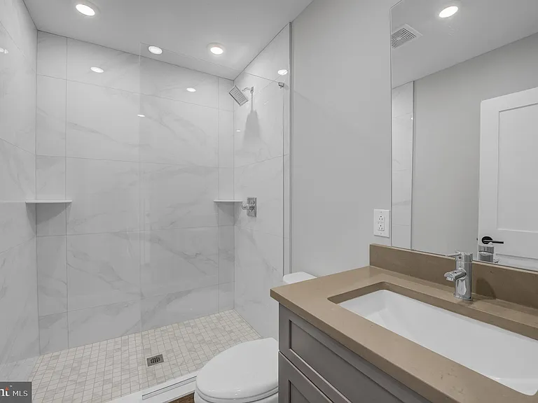 1205 S 15th St #4D — Photo 5