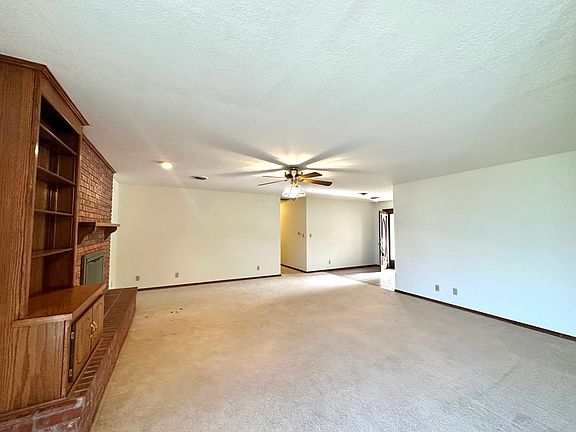 5th image of 317 Oakdale Dr