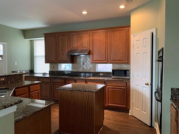 5th image of 4531 Oak Shores Dr