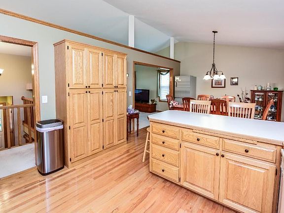 Kitchen with breakfast bar
