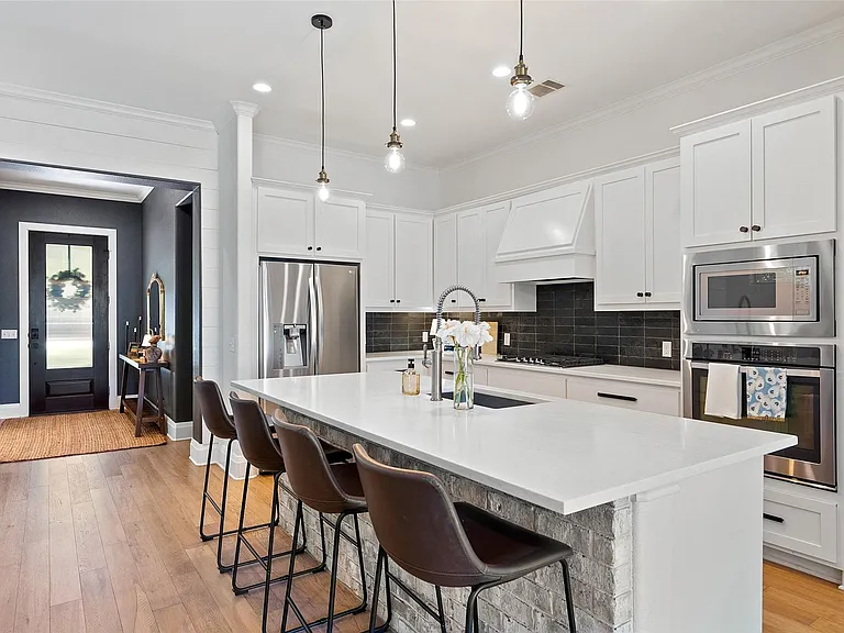 1410 Hart St — Photo 14