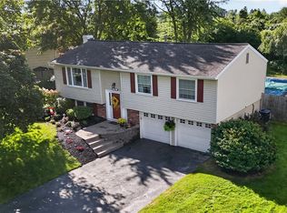 73 Blackwell Ln, Henrietta, NY 14467