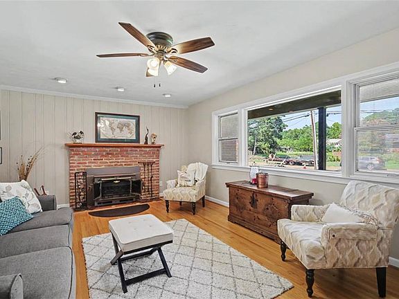4th image of 12 Pine Cone Dr