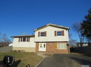 123 Branch Ave, Central Islip, NY 11722