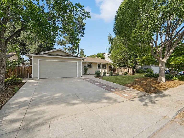 1175 Bodega Dr — Photo 2