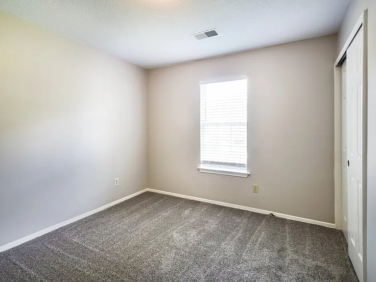 2545 Waverly Dr — Photo 13