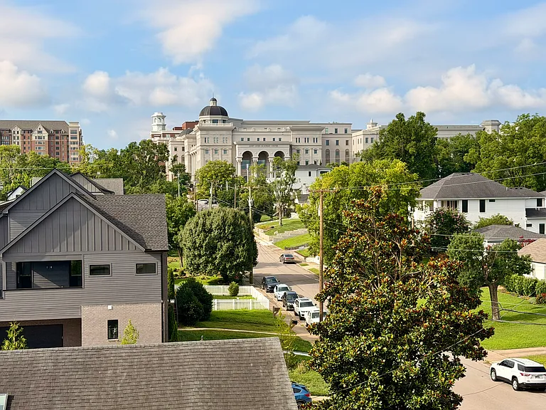 Walkable to Belmont and Vanderbilt colleges and 12 South