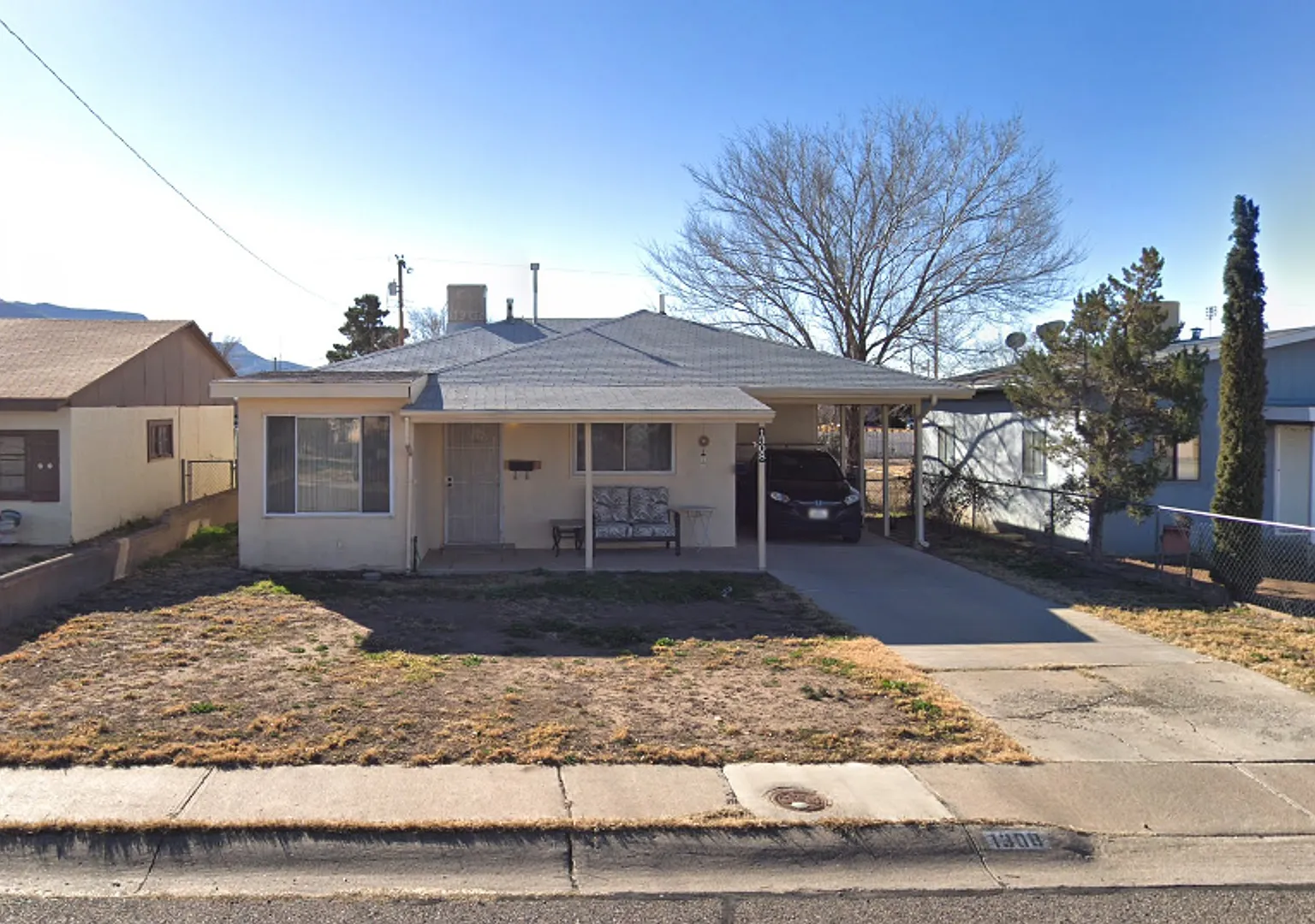 Property with a carport and laundry. — Photo 1