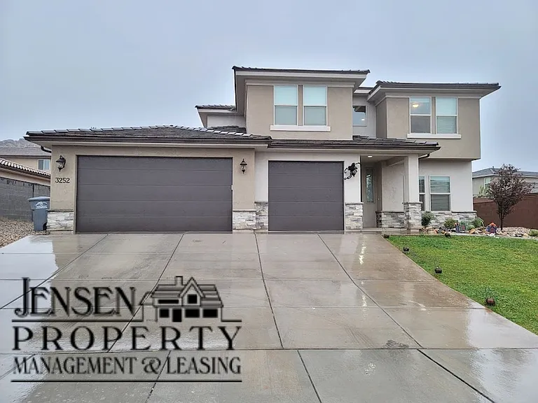 3252 E Tanoak Dr — Photo 1