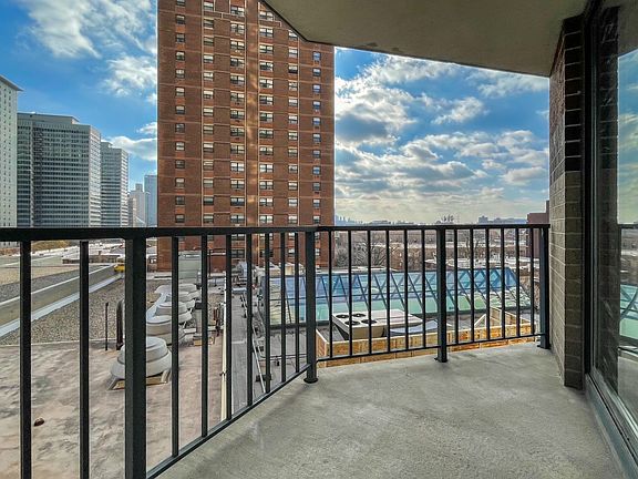 4th image of 3660 N Lakeshore Dr #611