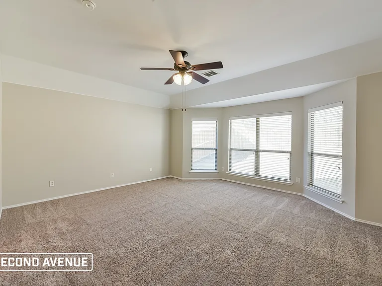 5828 Fathom Dr — Photo 10