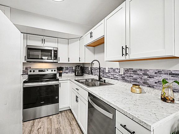 4th image of 3407 Kenbrooke Ct