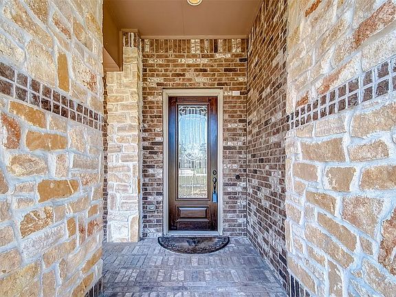 5th image of 40610 Spencer Ct