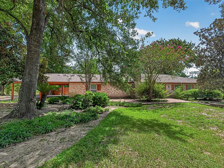 19002 Mirror Lake Dr — Photo 4