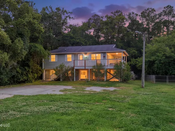8621 Old Stage Rd, Moss Point, MS 39562
