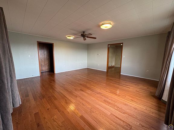 4th image of 3612 South St