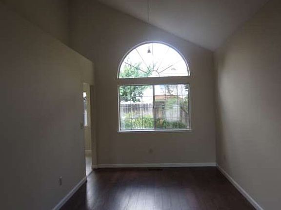 4th image of 5024 Lynbrook Dr