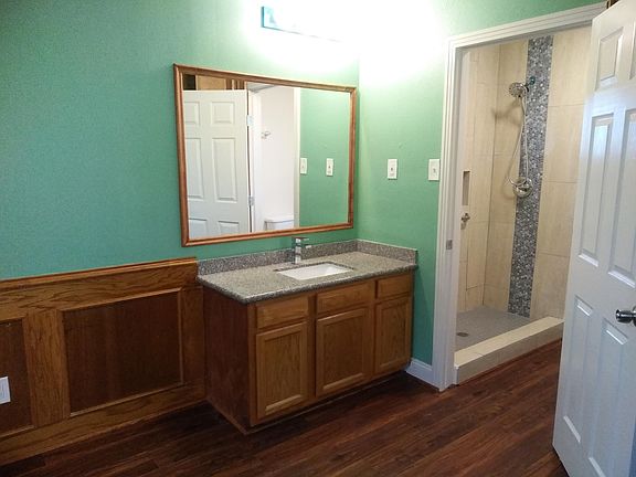 Split Sinks, one for each bedroom