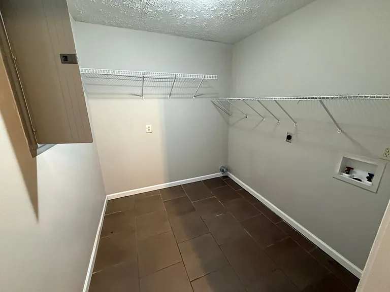 100 Peek Dr — Photo 5