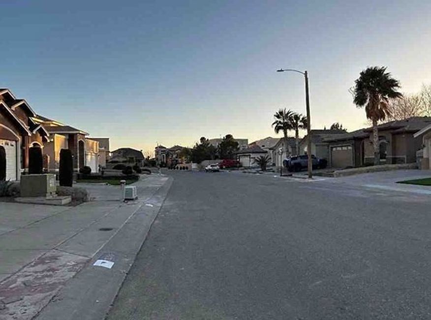Exterior Neighborhood (street photo)
