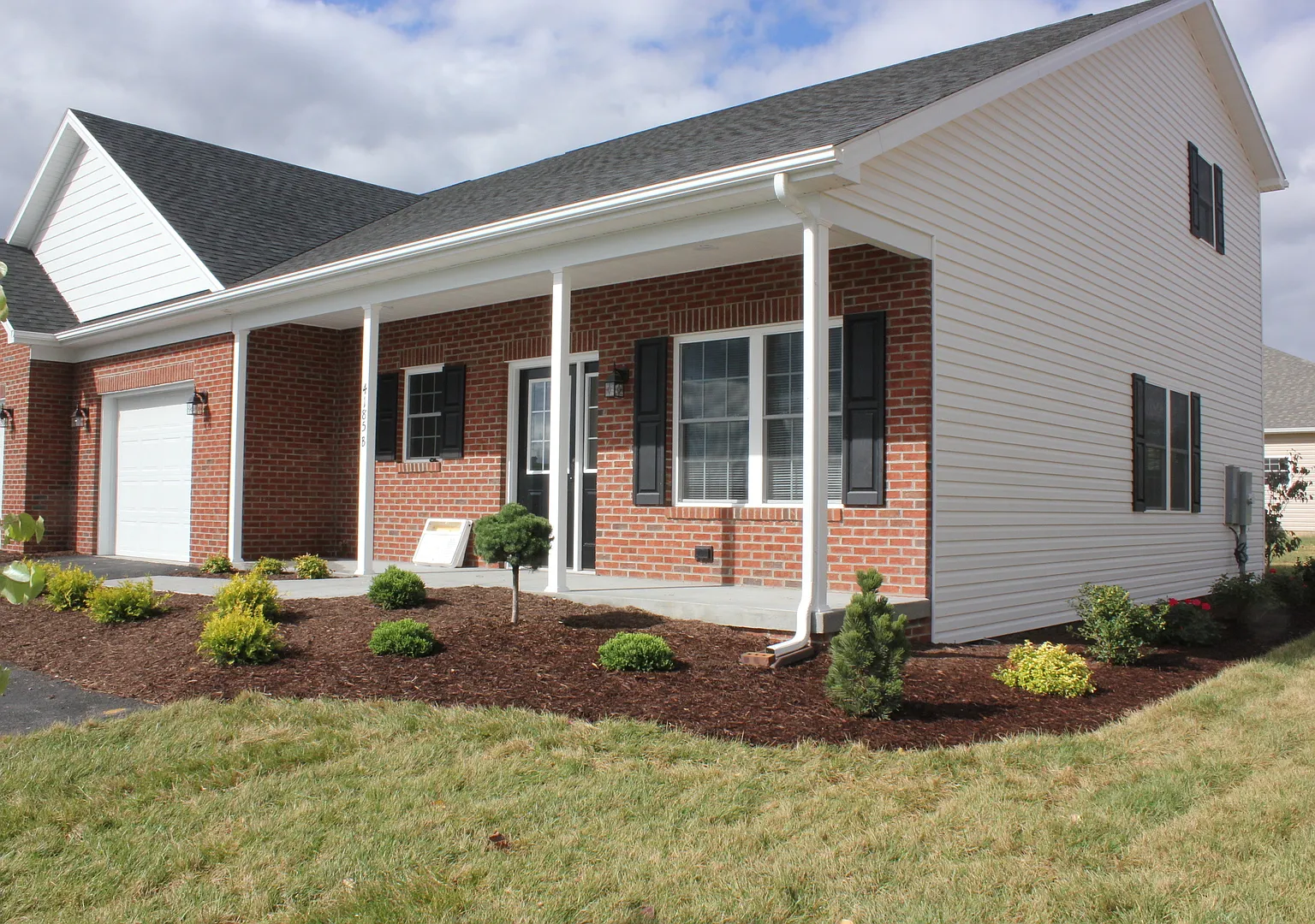 Duplex in Turner Ashby School District — Photo 2