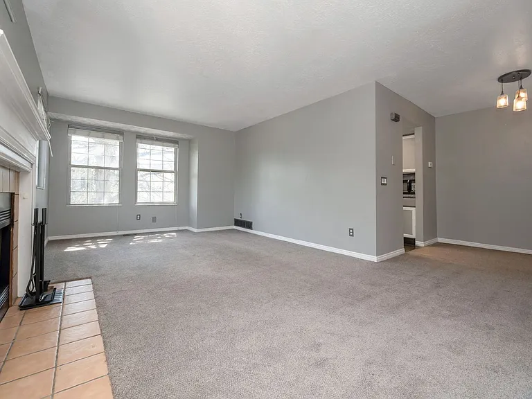 9118 S Scirlein Dr — Photo 10