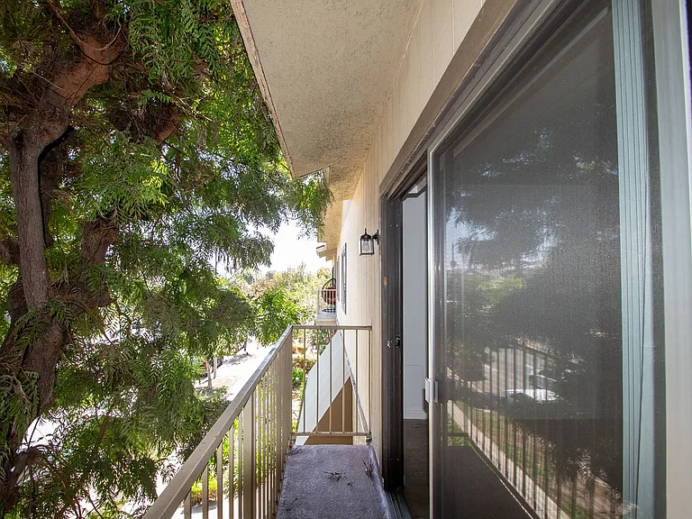 15128-44 Burbank Blvd — Photo 41