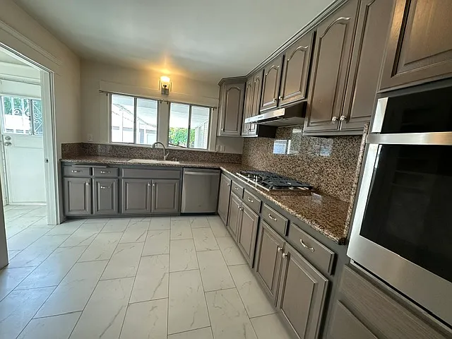 139 N Harvard Blvd — Photo 23