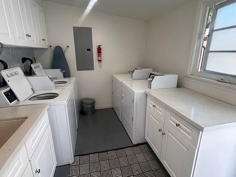 2334 1/2 Del Mar Rd — Photo 27