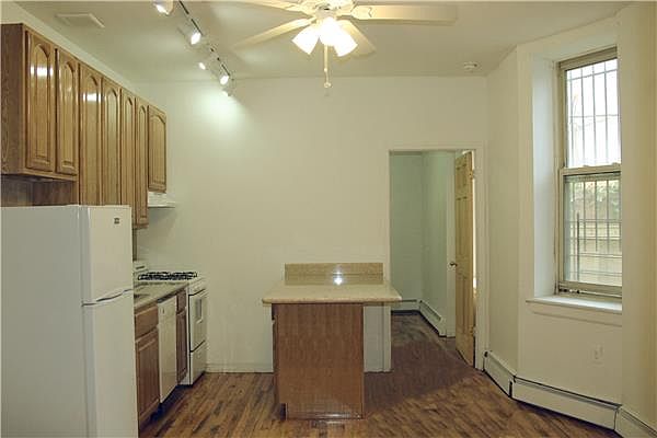 2nd image of 647 Franklin Ave APT 4RR