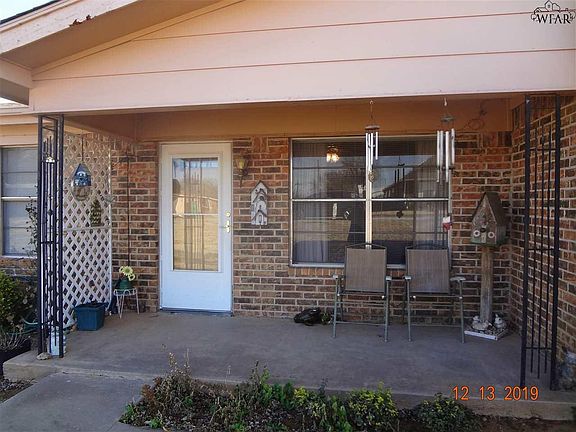 2nd image of 302 S Louisiana Ct