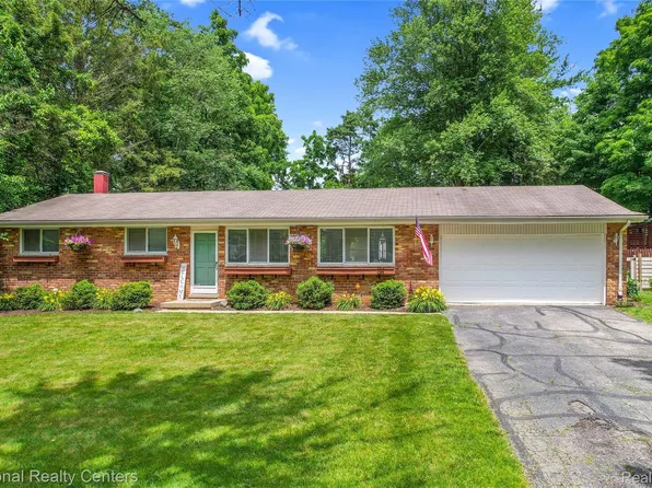 61900 Richfield St, South Lyon, MI 48178