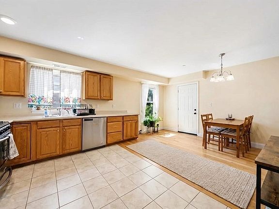 2nd image of 27 Ellington St #2
