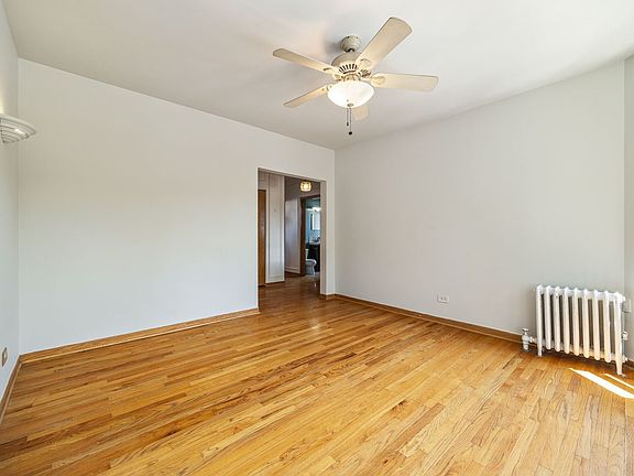 3rd image of 3548 W Belle Plaine Ave #2