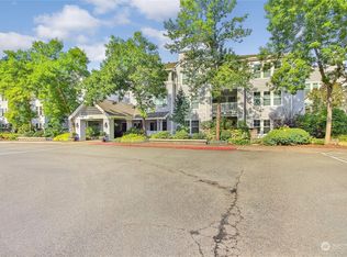 3941 226th Pl SE APT 111, Issaquah, WA