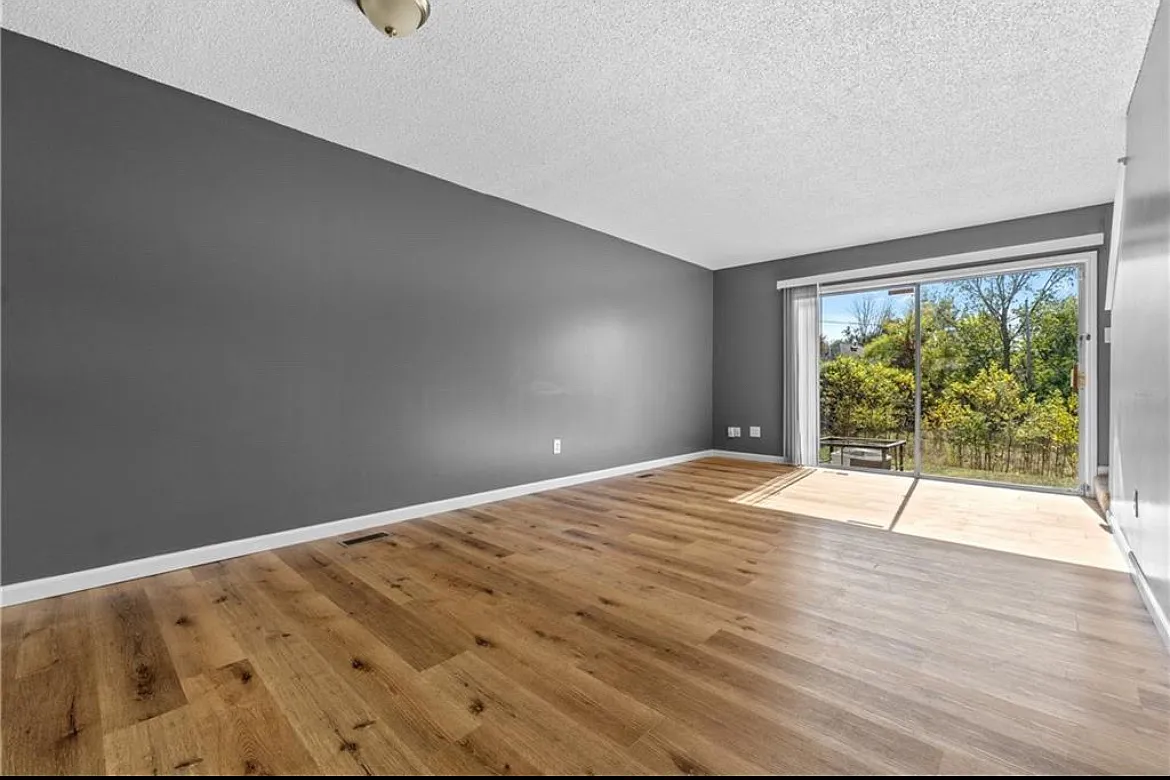 2 bed, 1164 sqft, $1,000 — Photo 2