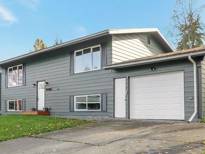 6720 Foothill Dr, Anchorage, AK, 99504