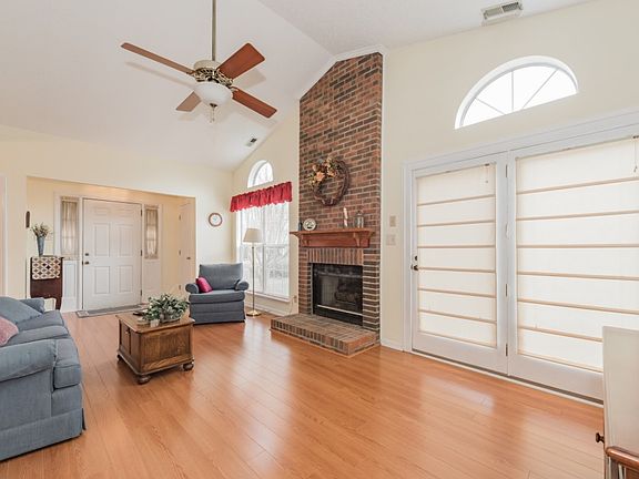 5th image of 1648 Riverdale Dr