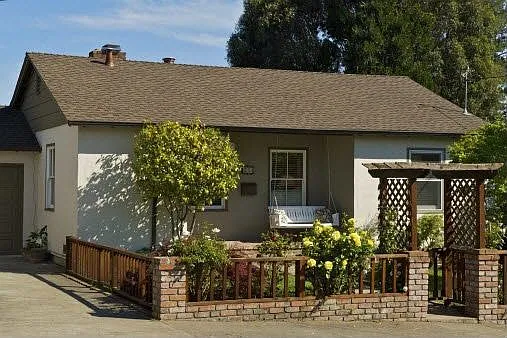84 Ryan Ave photo 1