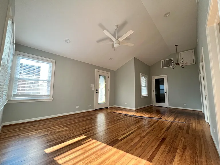 103 E Club Blvd — Photo 4