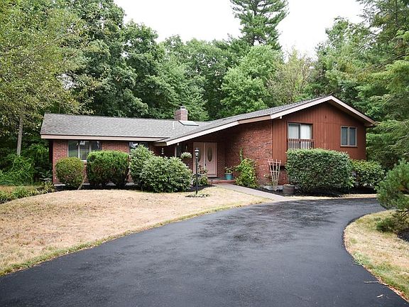 4th image of 40 Wildewood Dr