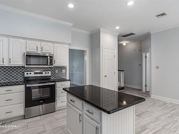 3rd image of 1007 Fairview St