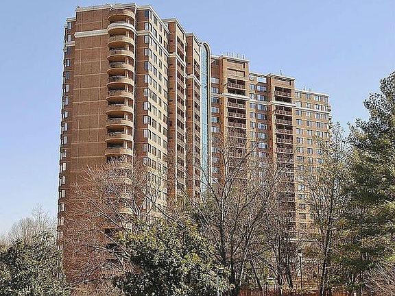 4th image of 10101 Grosvenor Pl APT 912