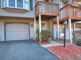 65 Fox Hollow Dr #65, Windsor Locks, CT 06096