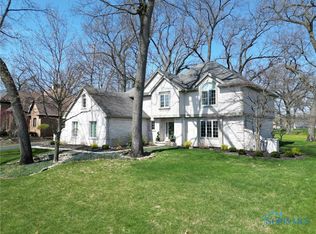 9114 Oak Valley Rd, Holland, OH 43528