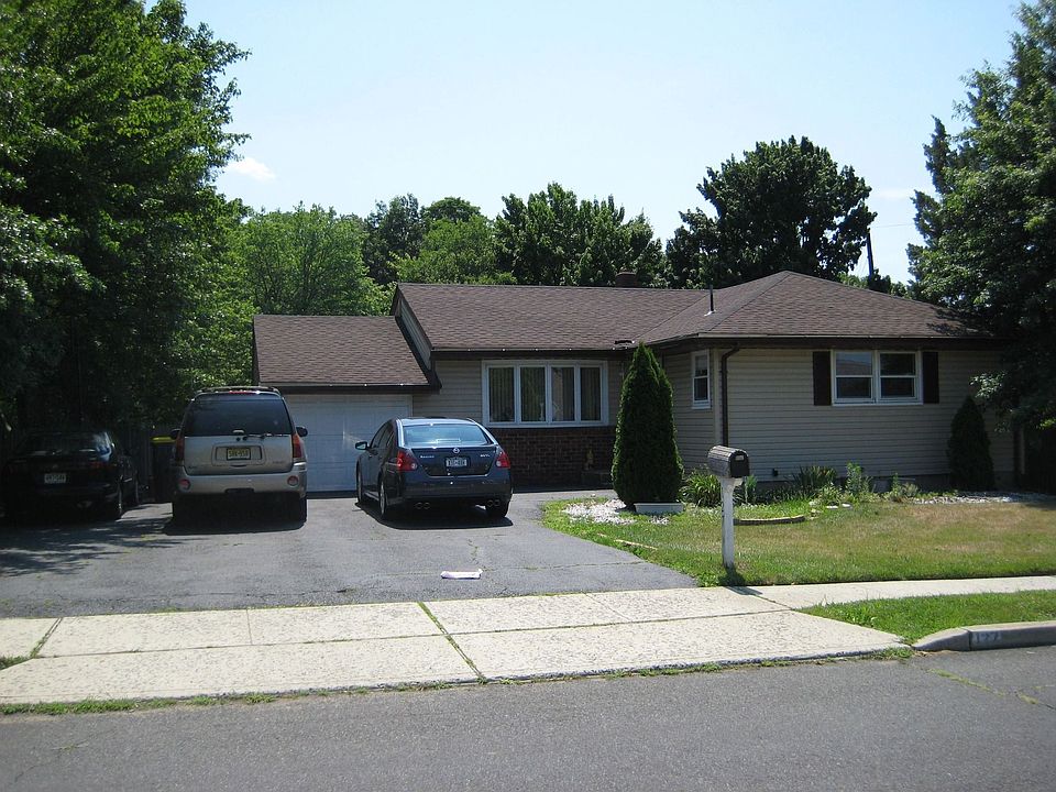 127 Bentley Av