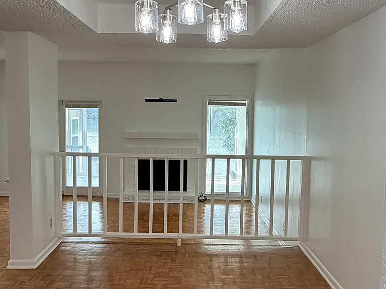 11 Royalgate Dr #11 — Photo 12