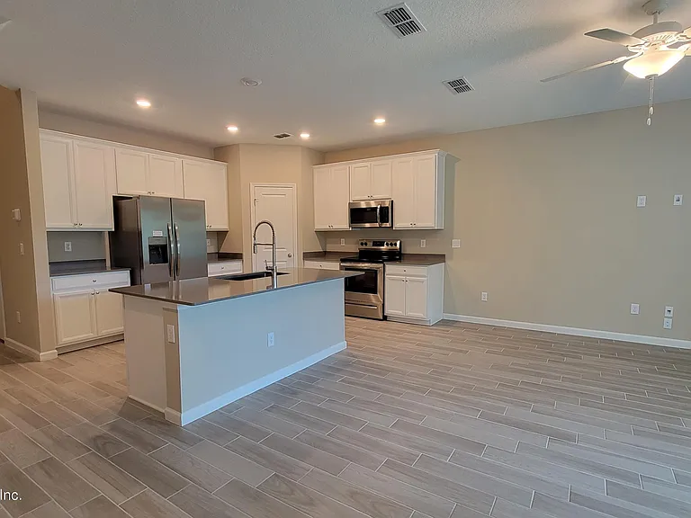 12880 Josslyn Ln — Photo 5