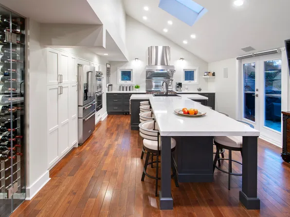 2078 Rivergrove Pl, North Vancouver, BC V7H 2L4