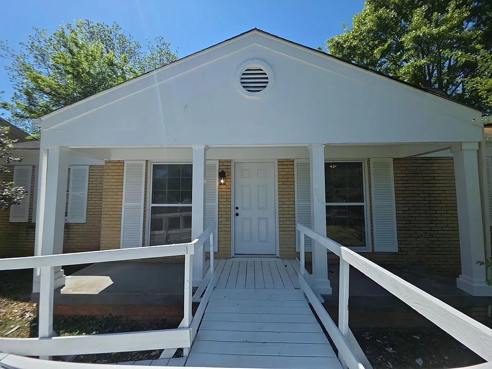 307 Mockingbird Rd SE #1